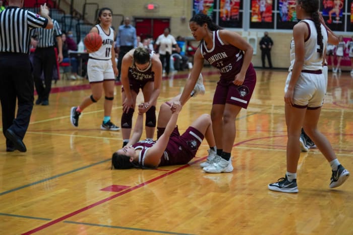 mathis-london-girls-basketball-playoffs00095